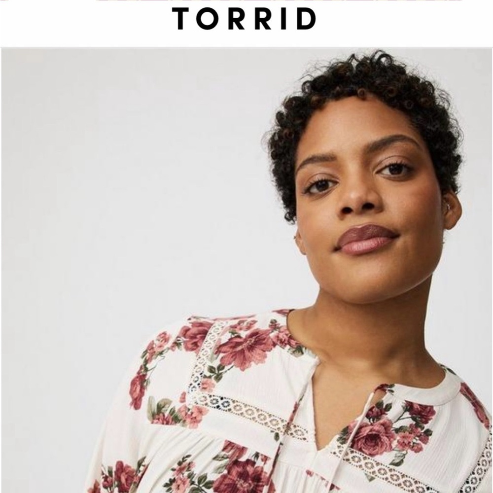 TORRID TIE-FRONT LONG SLEEVE BLOUSE PLUS SIZE 3 3X 22-24 CREAM FLORAL BRAND NEW